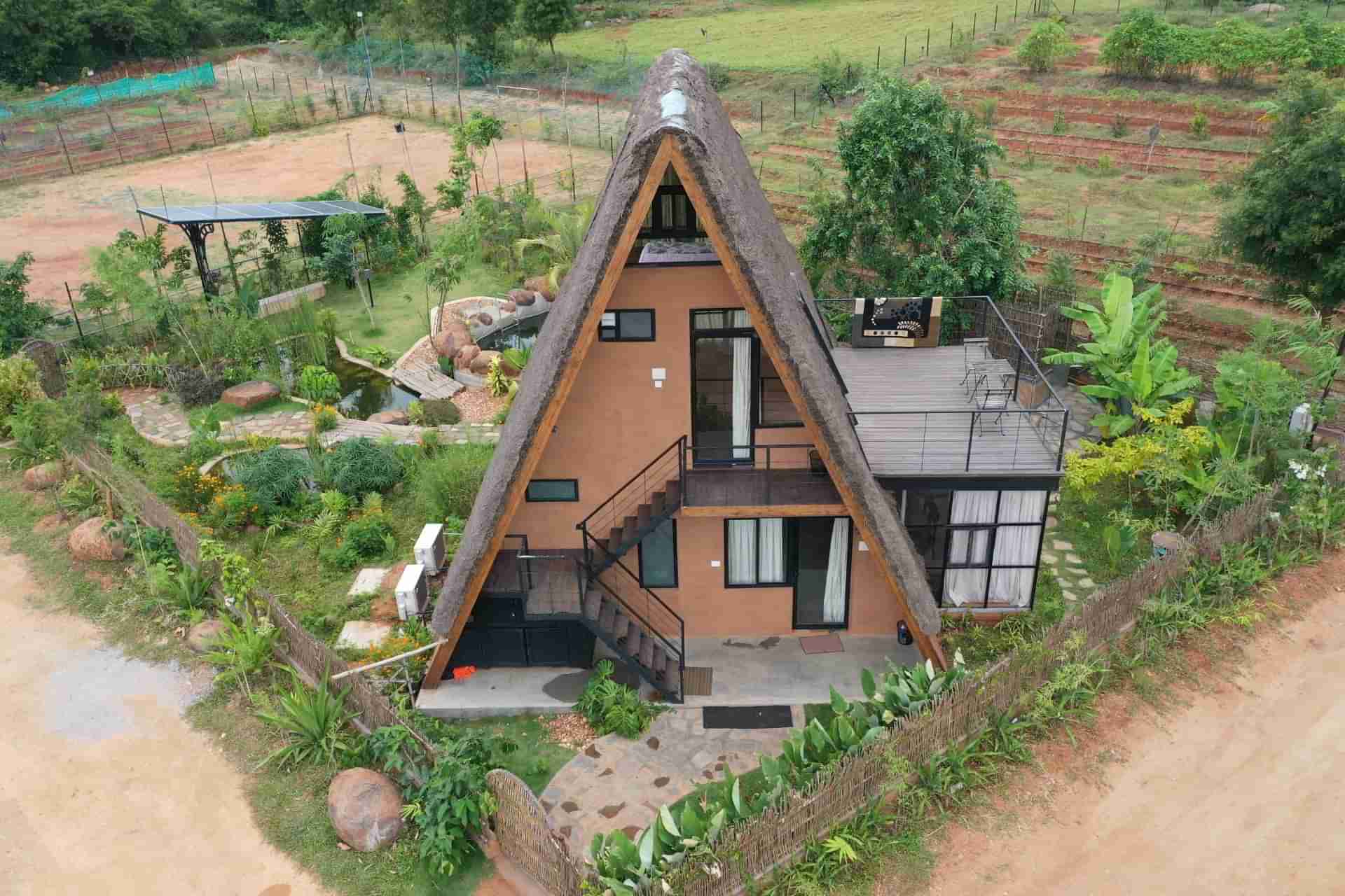 2 Bedroom triangle shaped Farmhouse